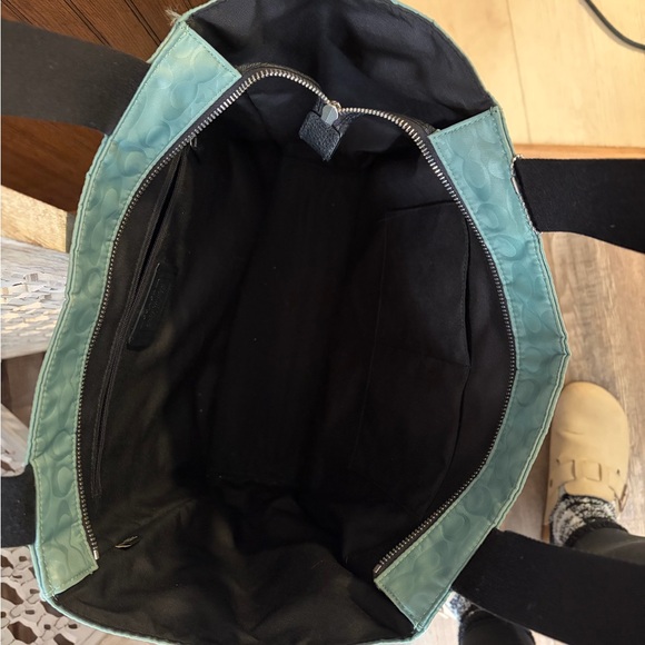 Coach handbag - Picture 2 of 3